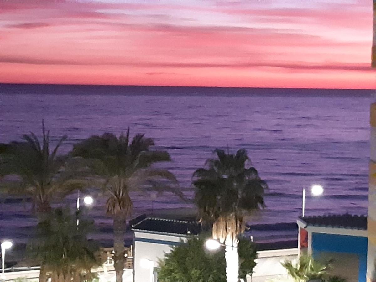 Апартаменты Torrox, Superbe Et Sur La Plage! *